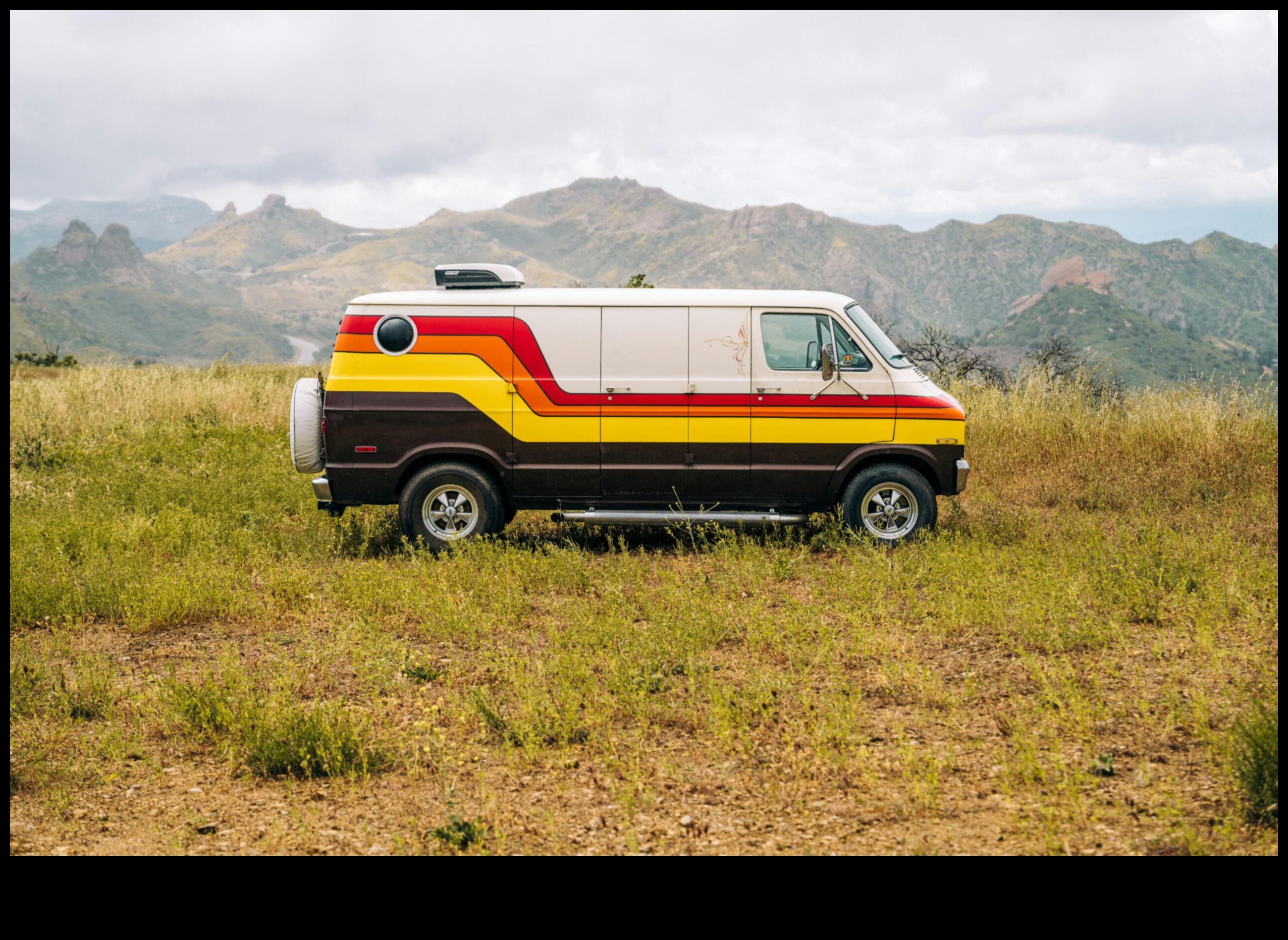 Vintage Van Vibes: Nostalgie în Classic Van Conversions